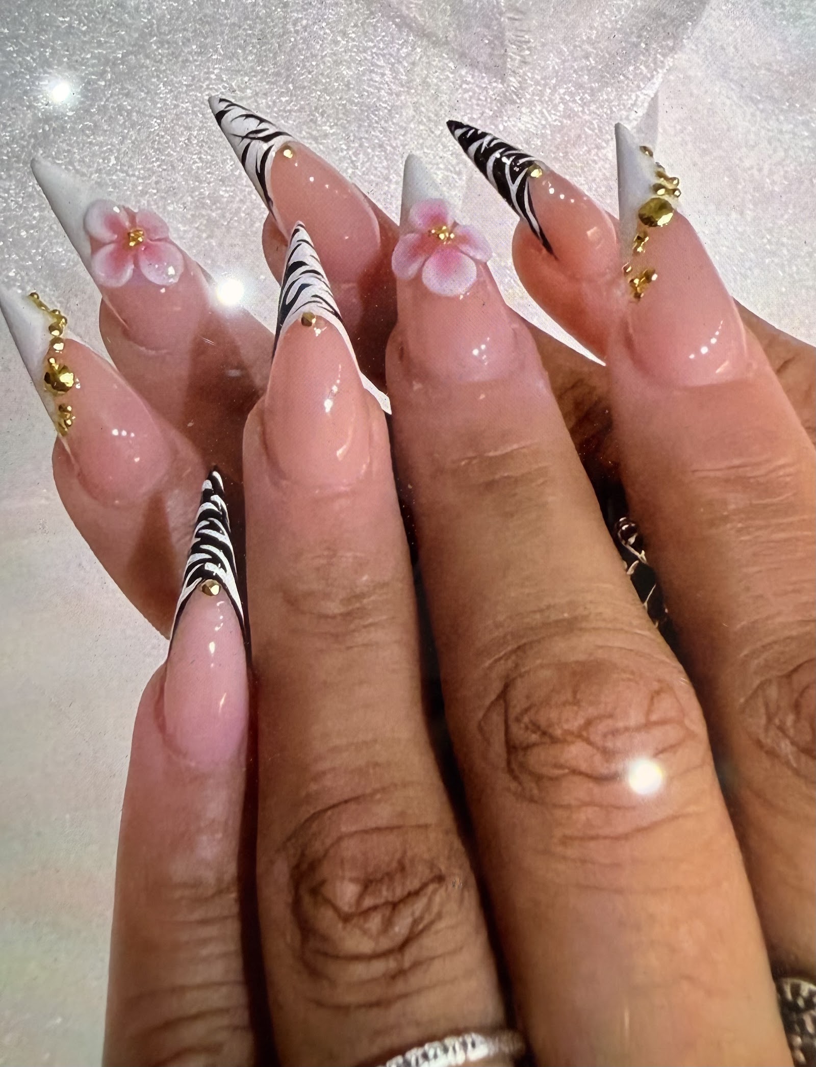 Elan Nail Bar logo